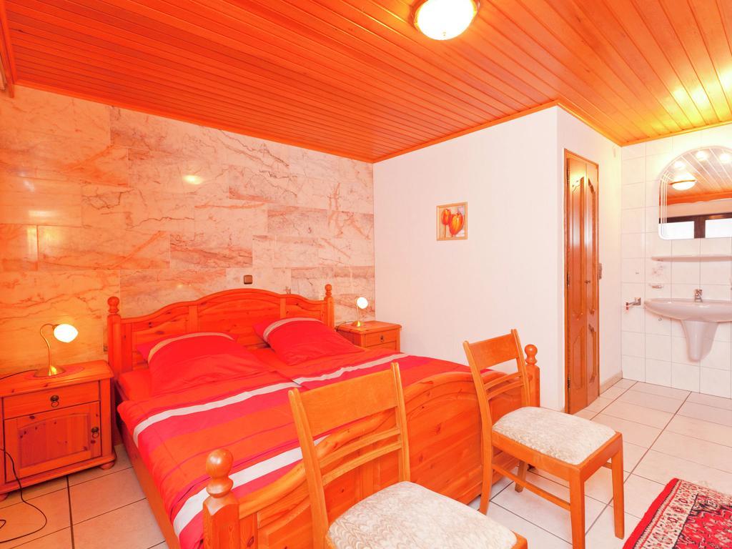 Apartment In Eifel With Children S Playground Lirstal Exteriör bild