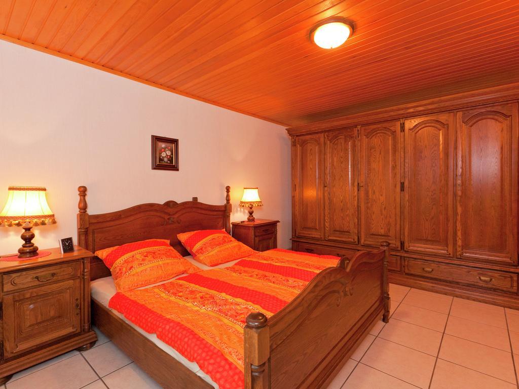 Apartment In Eifel With Children S Playground Lirstal Exteriör bild